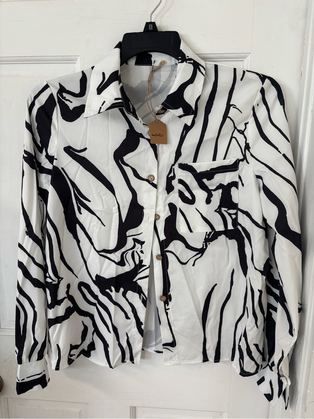 Boutique 9 Black and White Abstract Button-Up Blouse